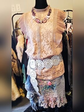Cable & Gauge Romantic Mauve Floral Lace Boho Top Blouse
